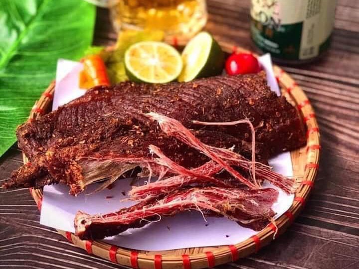 Ăn thịt lợn gác bếp trực tiếp