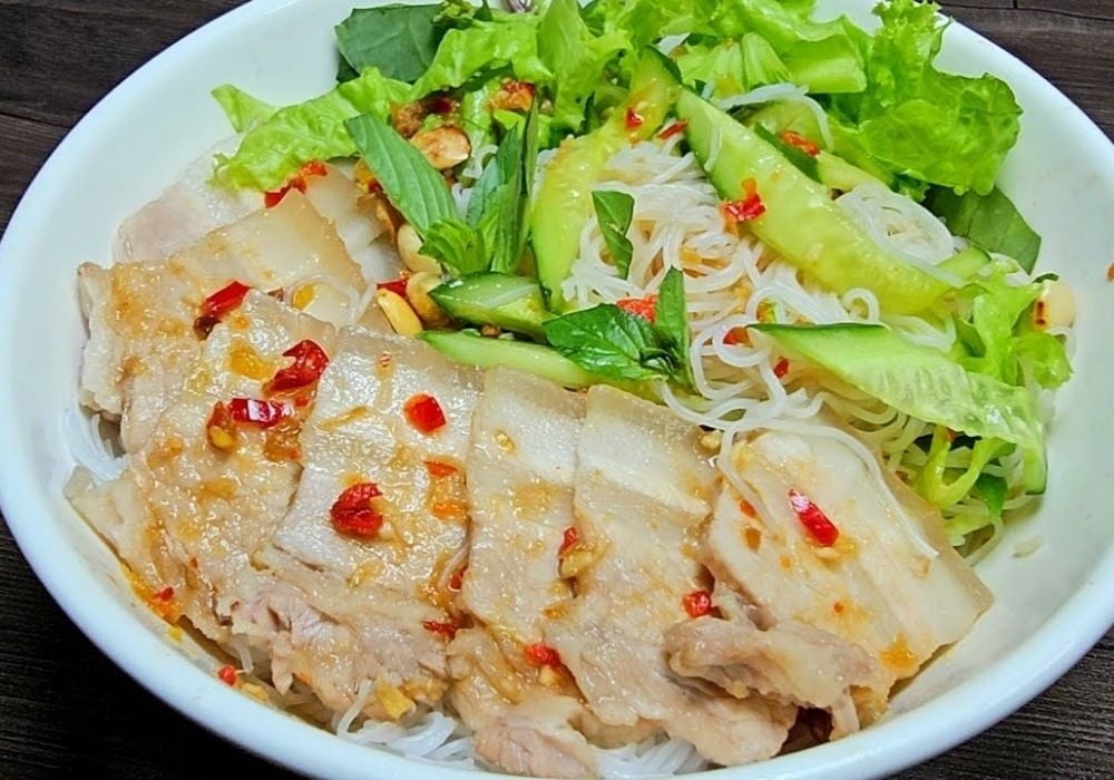 Bún trộn thịt lợn chuẩn vị