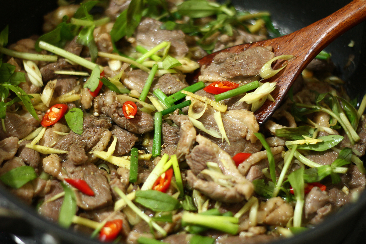 Các bước cách nấu thịt ngan rang sả