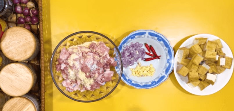 Các bước làm thịt kho đậu phụ cà chua