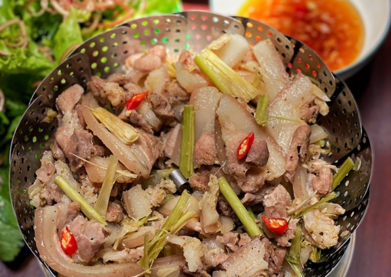 Các bước làm thịt lợn hấp sả gừng