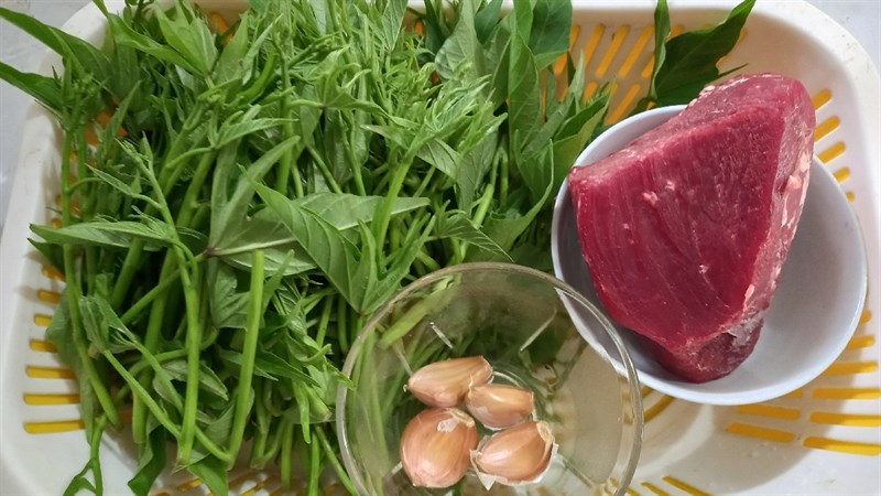 Cách chọn thịt trâu và rau lang