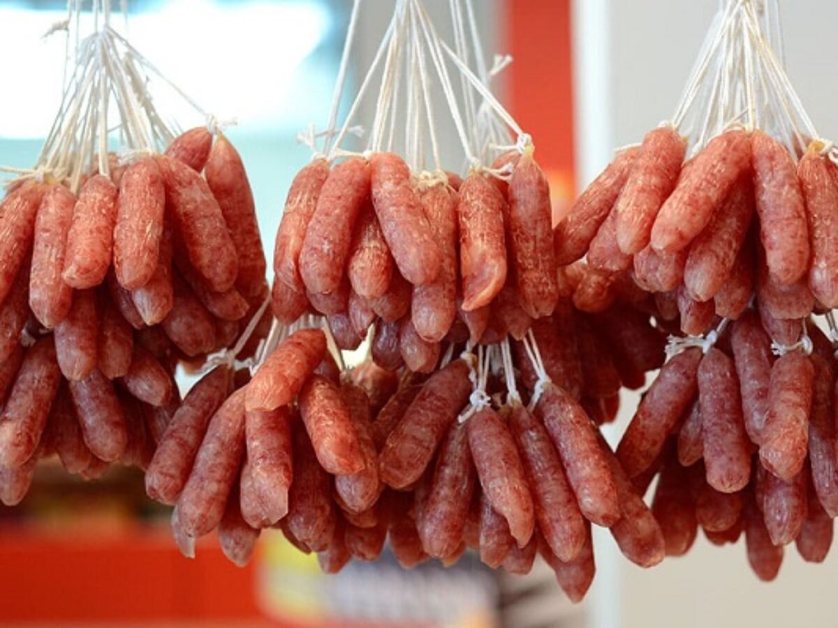 Cách để kiểm tra độ tươi của lạp xưởng hút chân không