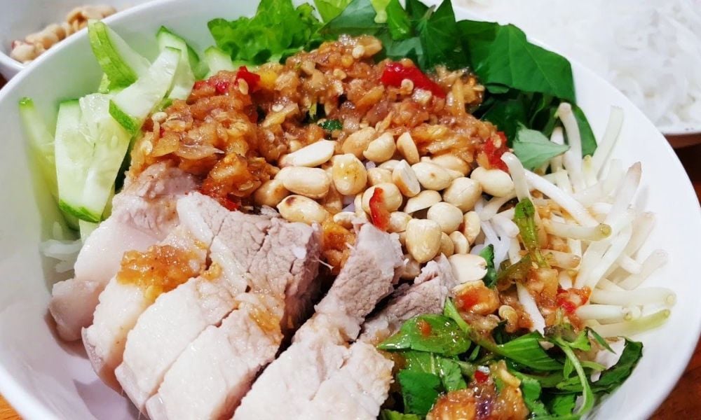 Cách làm bún trộn thịt lợn chuẩn vị