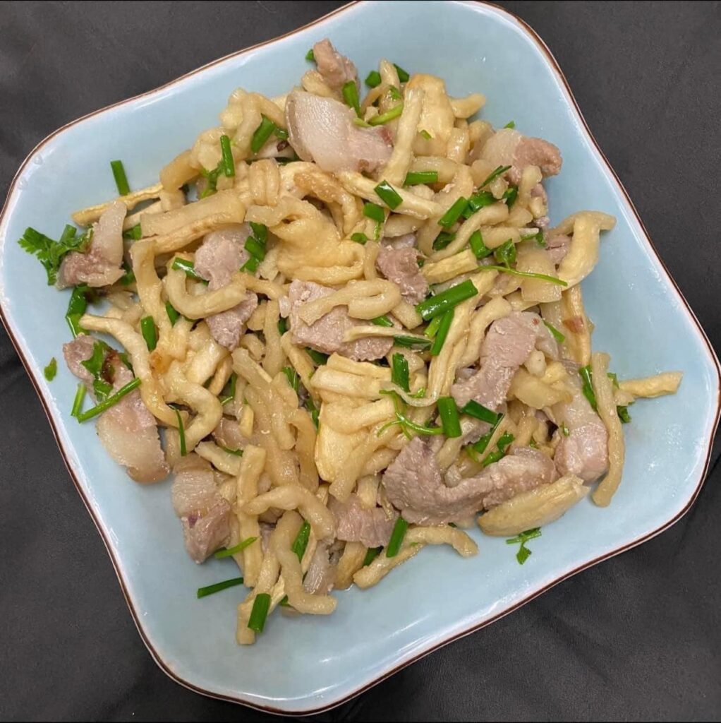 Cách làm củ cải khô xào thịt ba chỉ ngon