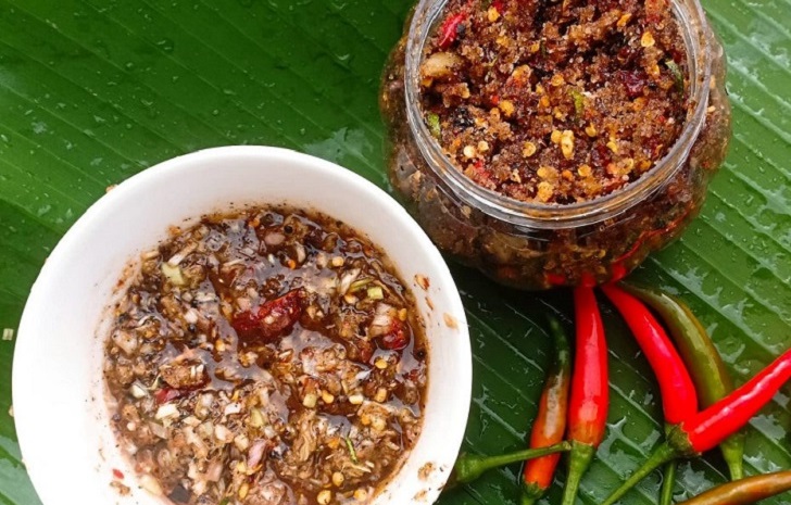 Cách làm nước chấm thịt trâu gác bếp từ hạt dổi và mắc khén