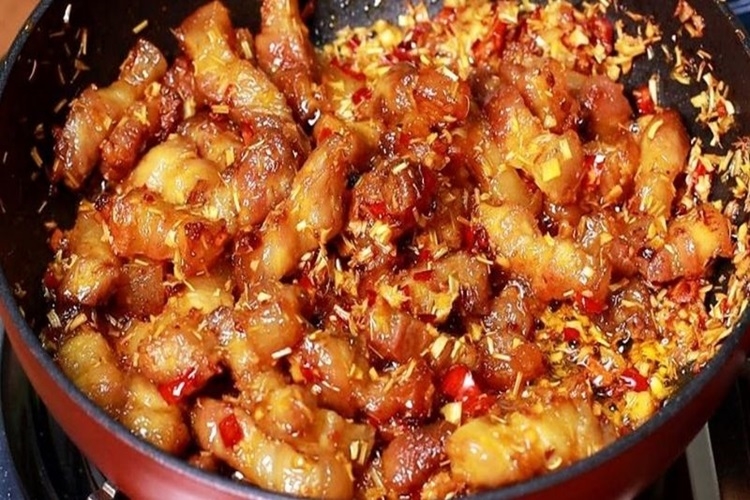Cách làm thịt lợn kho riềng đơn giản mà ngon