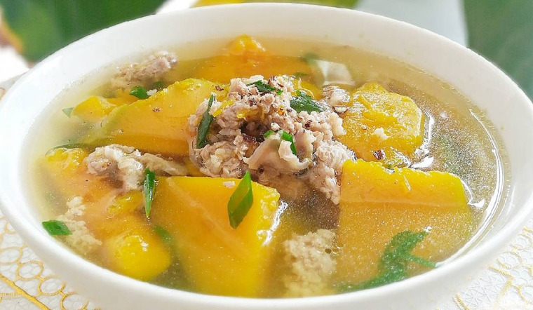 Cách nấu canh bí đỏ với thịt heo