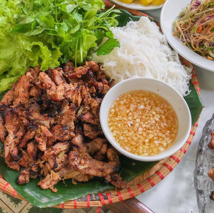 Thịt lợn nướng than hoa không chỉ là một món ăn ngon