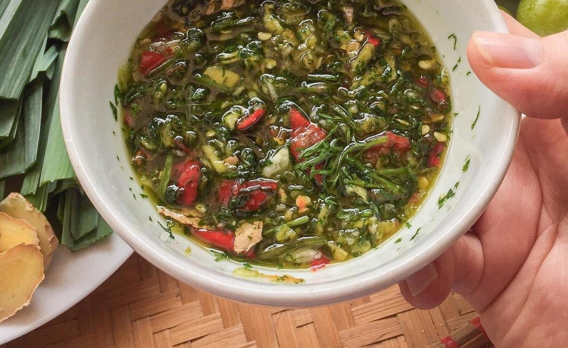 Cách pha nước chấm thịt trâu gác bếp từ muối chanh tỏi ớt