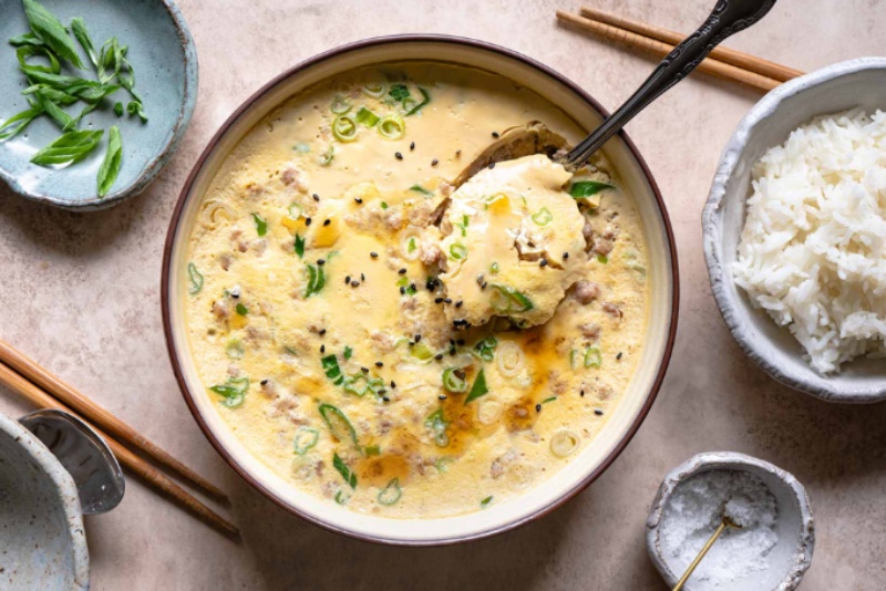 Cách trình bày và thưởng thức trứng hấp thịt băm