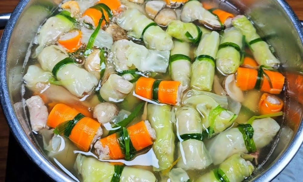 Canh cải bắp nấu nước luộc thịt lợn