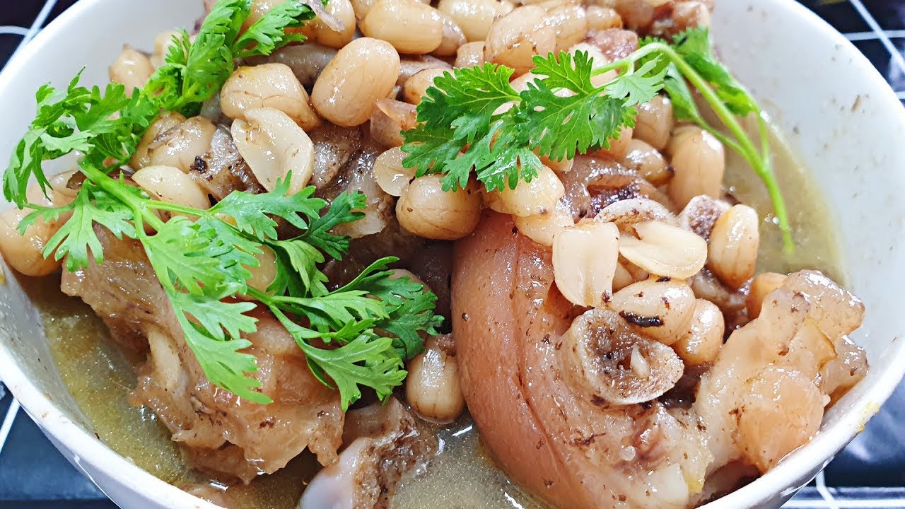 Chân giò hầm đậu