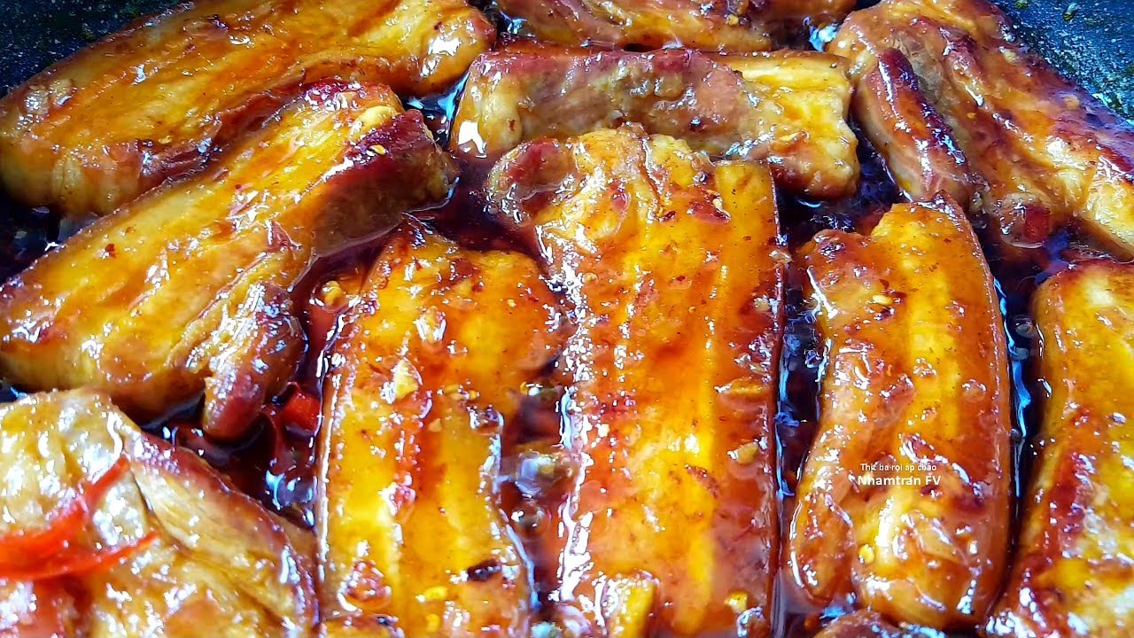 Chiên thịt và làm nước sốt