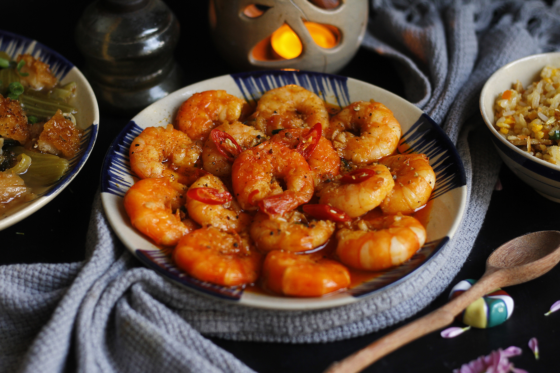 Đặc điểm và hương vị của món tôm kho tàu không nước dừa