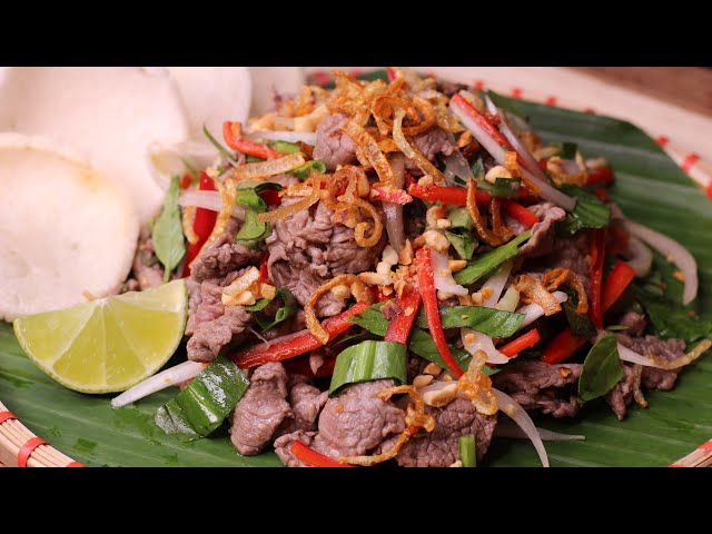 Dọn món thịt trâu tái chanh