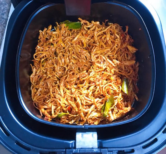 Làm heo khô cháy tỏi bằng nồi chiên không dầu