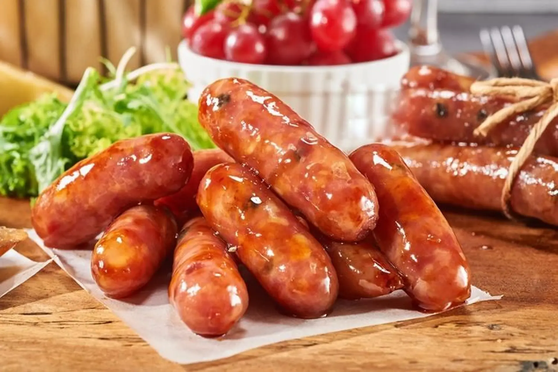 Lạp xưởng và sự phổ biến của món ăn này tại Việt Nam.