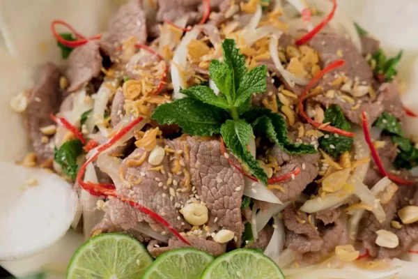 Món bò tái chanh hành tây