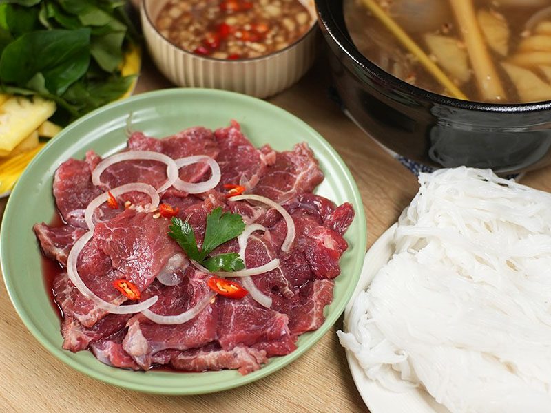 Món ngon thịt trâu nhúng dấm