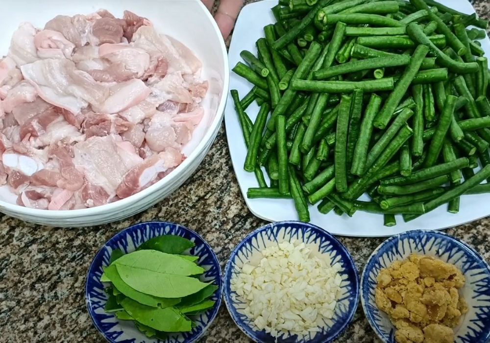 Nguyên liệu cần chuẩn bị để làm món đậu ve xào thịt heo