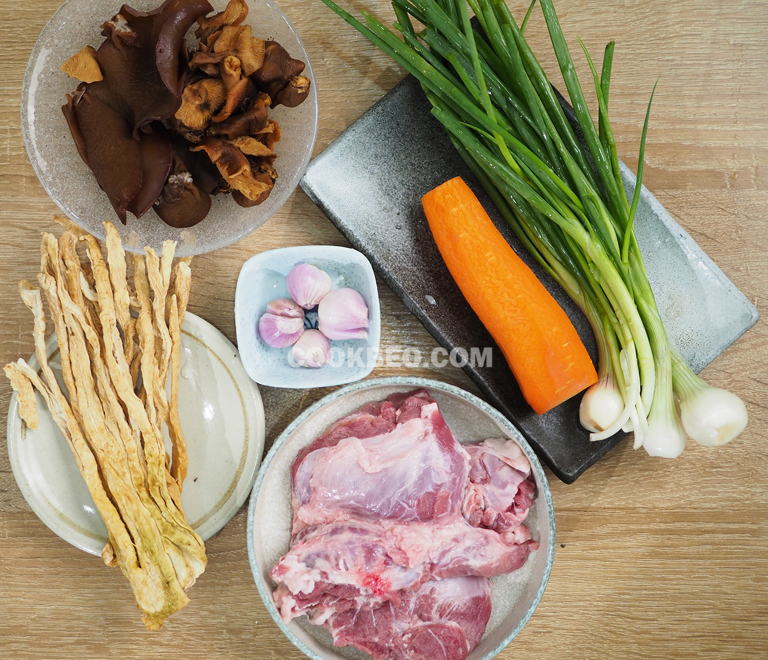 Nguyên liệu chuẩn bị cho món củ cải khô xào thịt ba chỉ