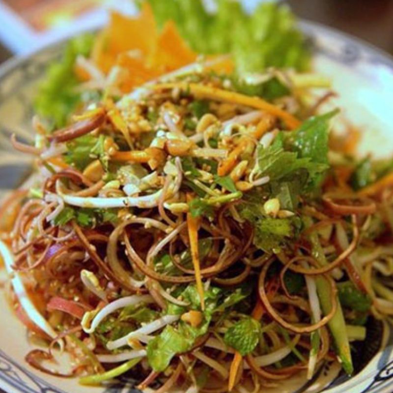 Nộm hoa chuối món ngon từ thịt lợn gác bếp