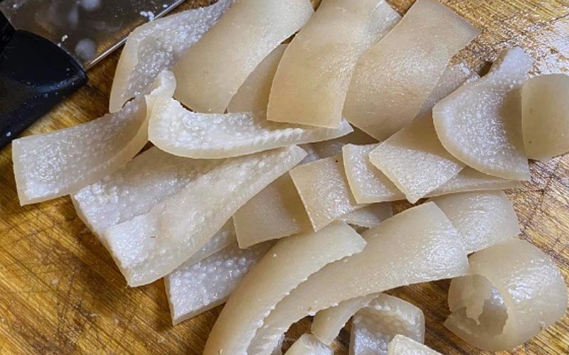 Sơ chế bì và thịt lợn