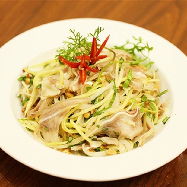 Món nộm thịt lợn xoài xanh rất bắt cơm