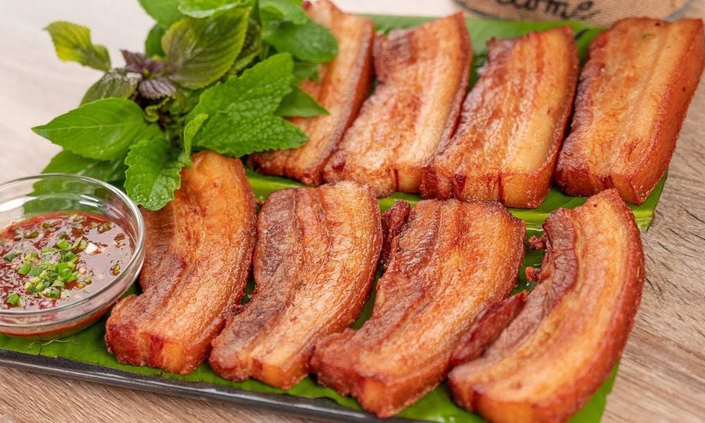 Thành phẩm thịt ba chỉ chiên giòn bì thơm ngon