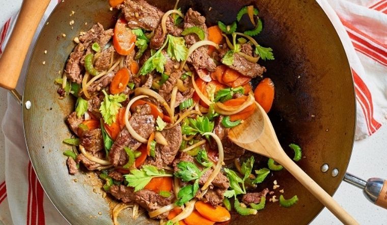 Thịt bò xào hành tây cà rốt