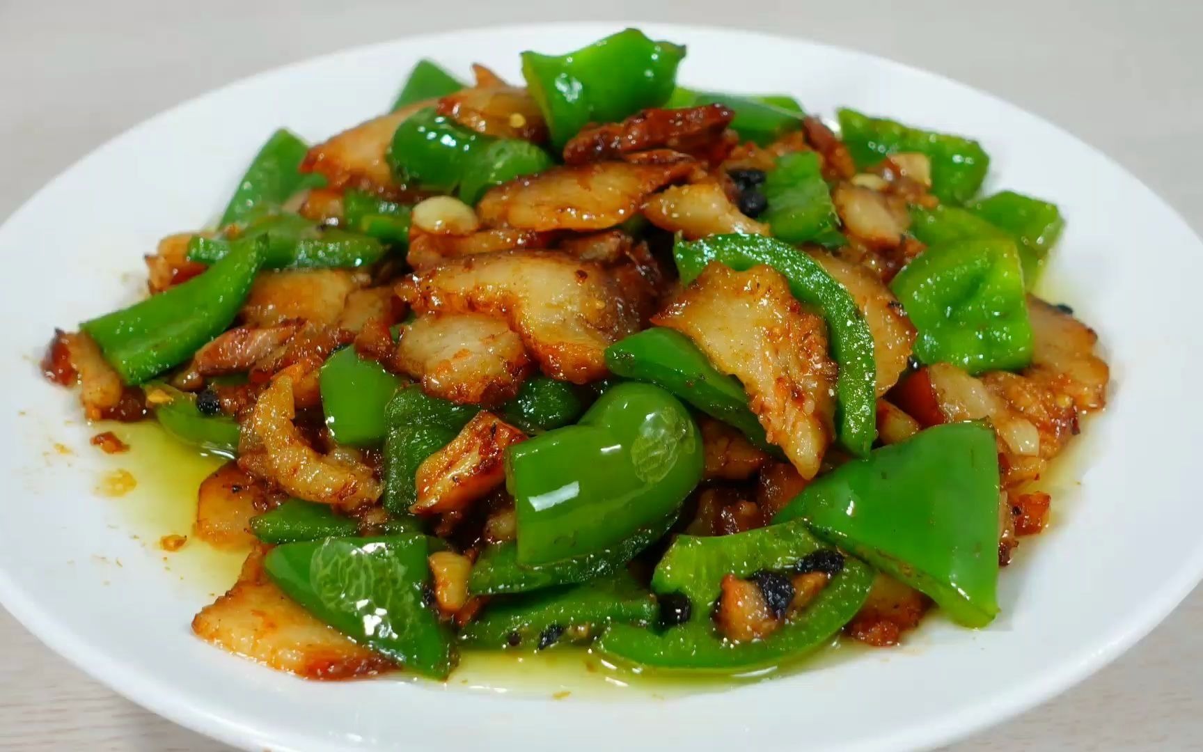 Thịt heo xào ớt chuông xanh