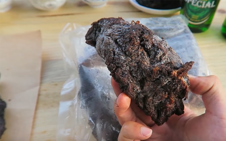 Thịt lợn gác bếp bị mốc có ăn được không?