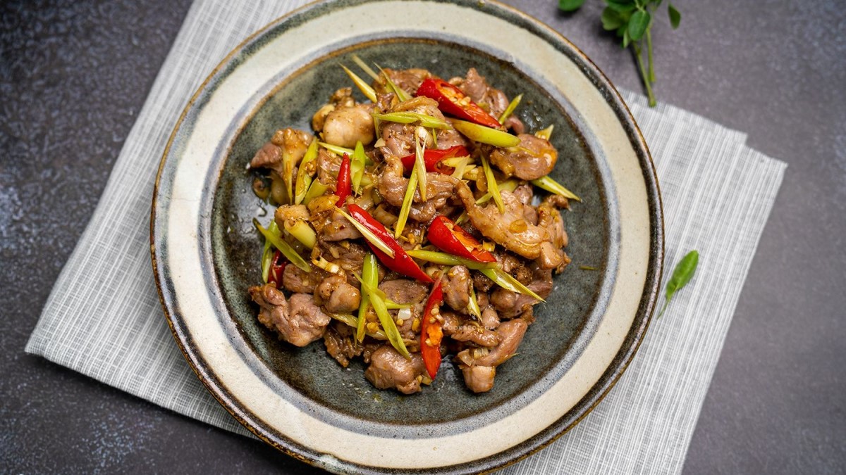 Thịt lợn nạc xào sả ớt