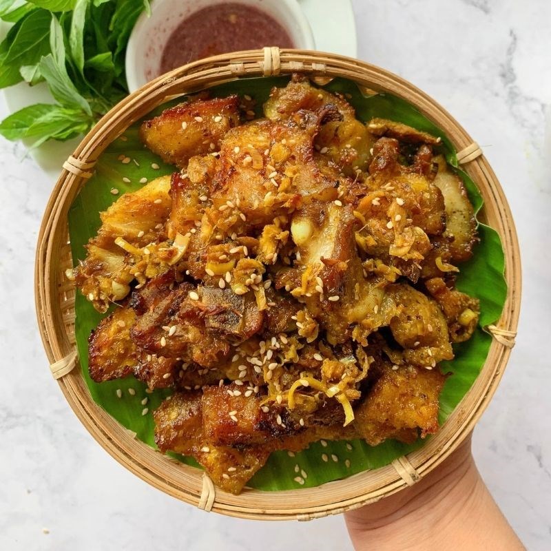 Thịt lợn nướng riềng mẻ mắm tôm