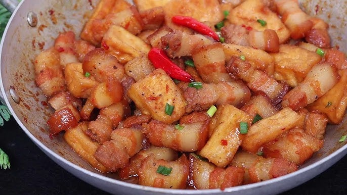 Thưởng thức món thịt kho đậu hũ sốt cà chua