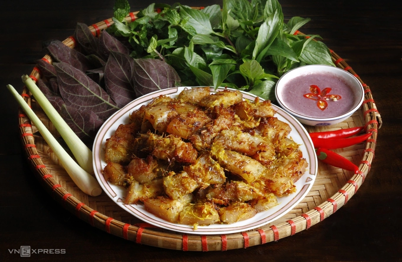 Thưởng thức thịt ba chỉ chiên riềng