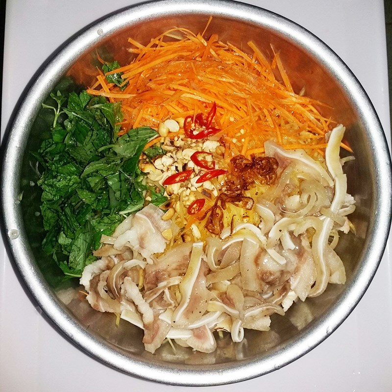Trộn gỏi tai heo tôm thịt