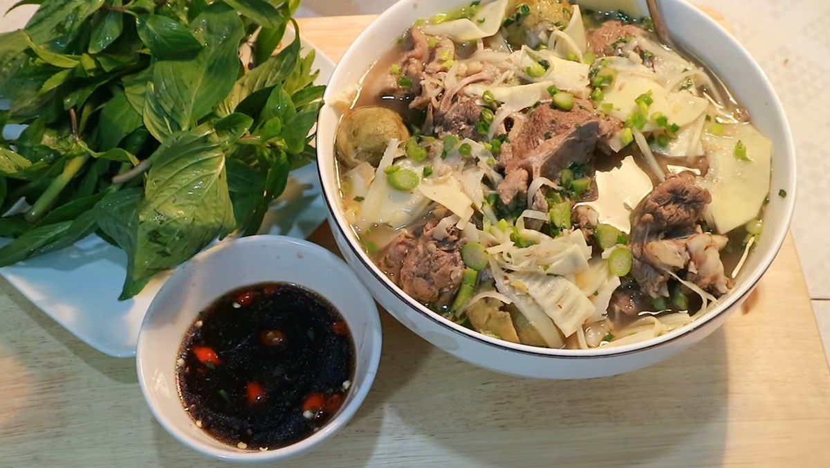 Vịt nấu măng chua