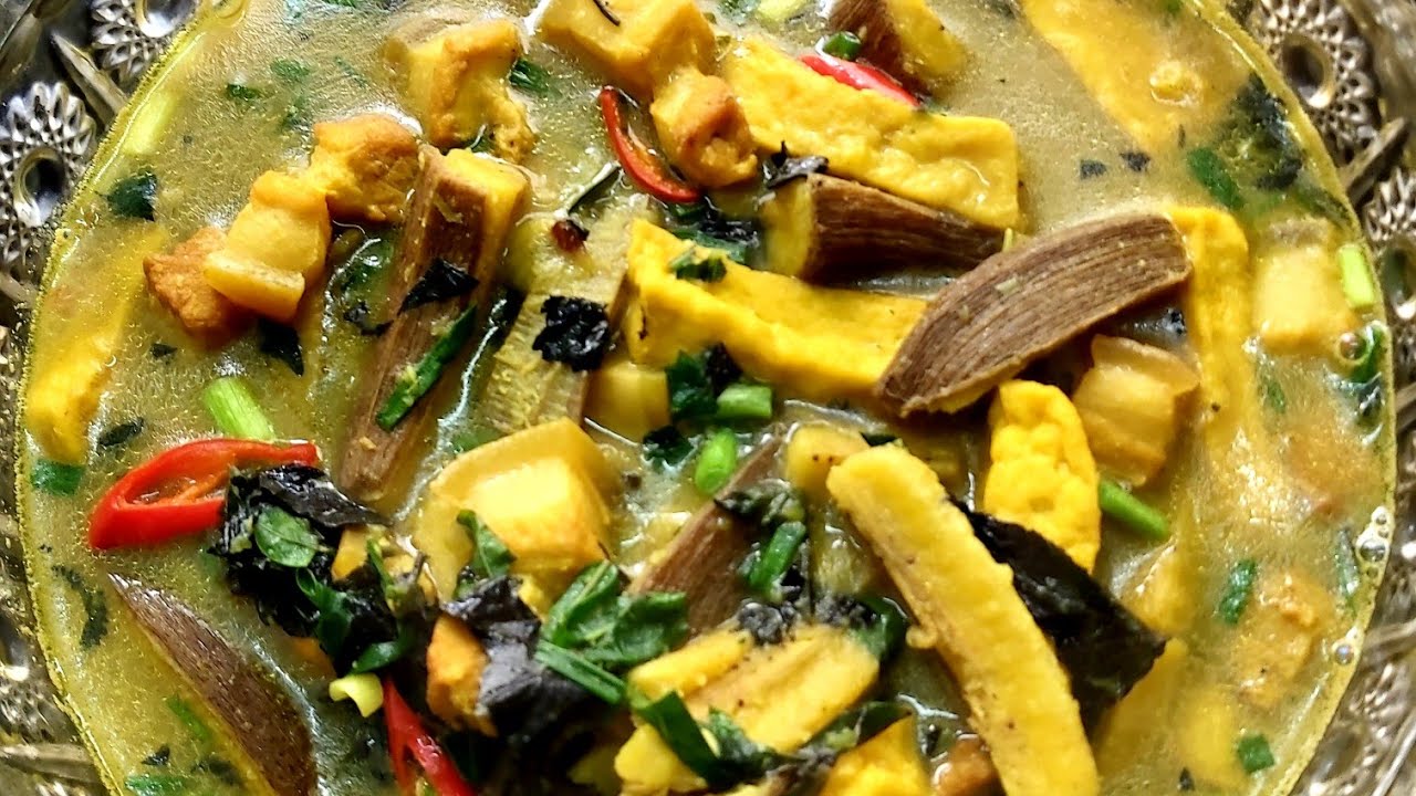 Xào thịt và om ốc với chuối đậu