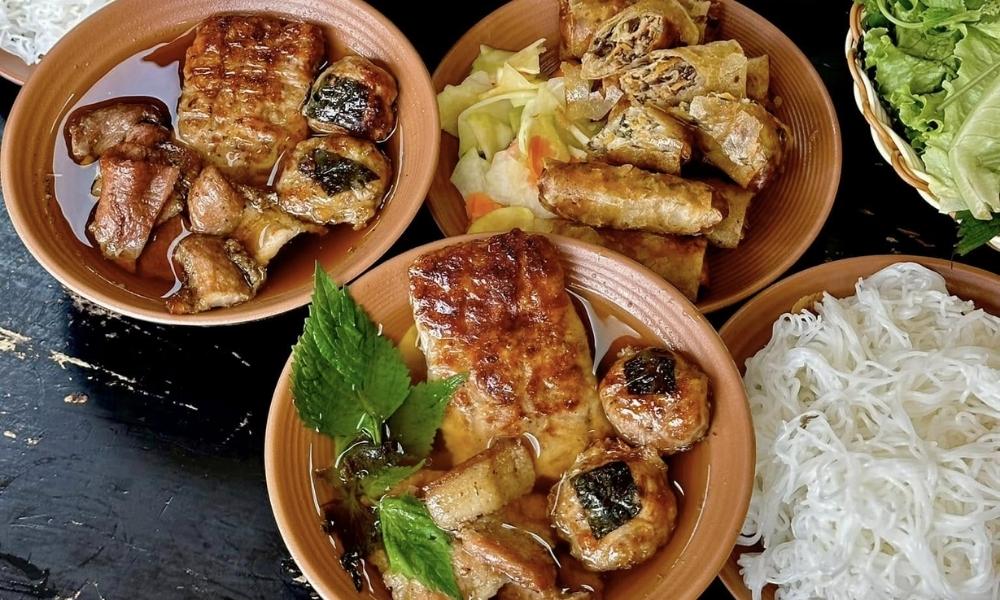 Bày trí và phục vụ bún chả không nướng