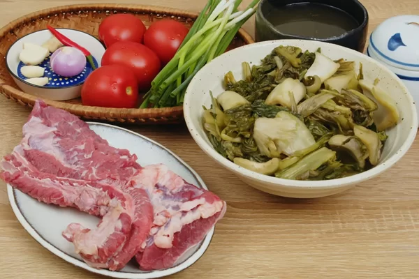 Bí quyết chọn thịt bò và dưa chua tươi ngon