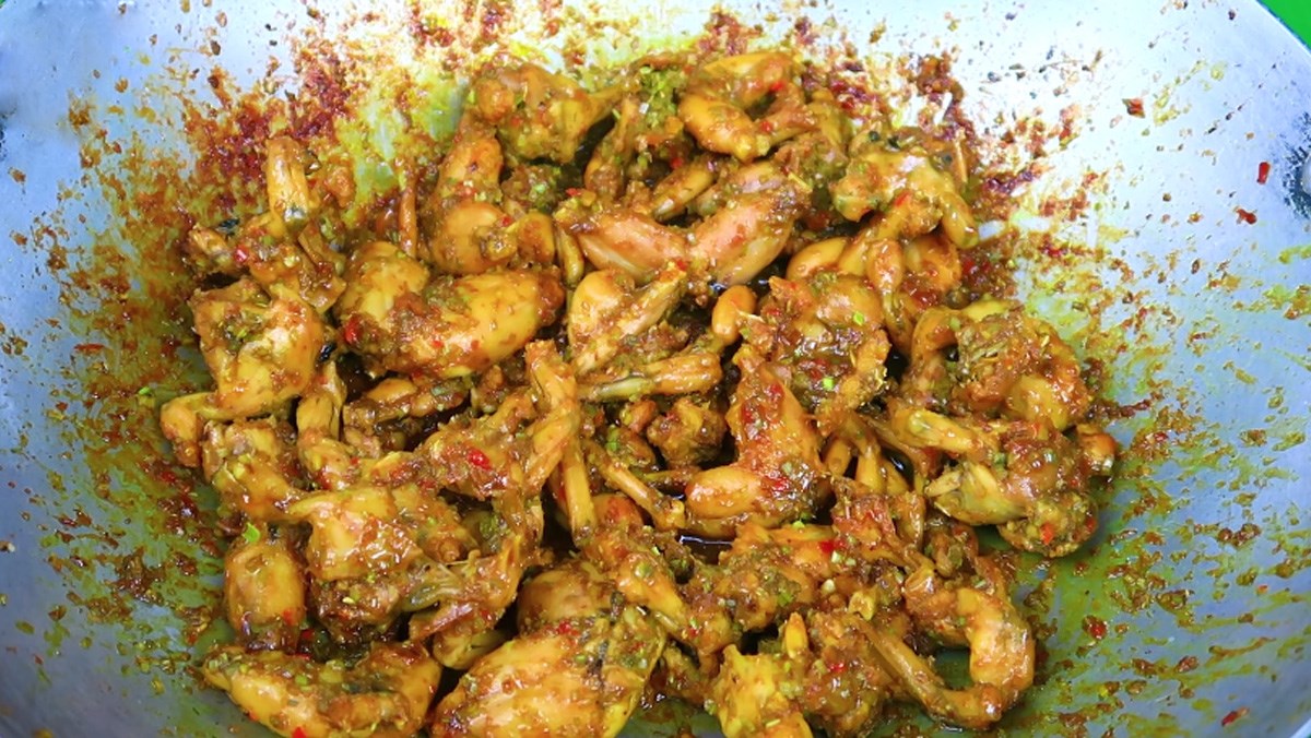 Bí quyết để món ếch xào sả ớt hành tây thêm hấp dẫn