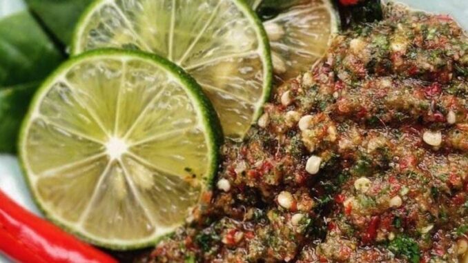 Chẩm chéo chấm quả chua.