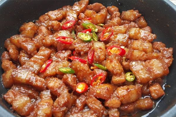 Chế biến thịt kho mắm ruốc sả ớt