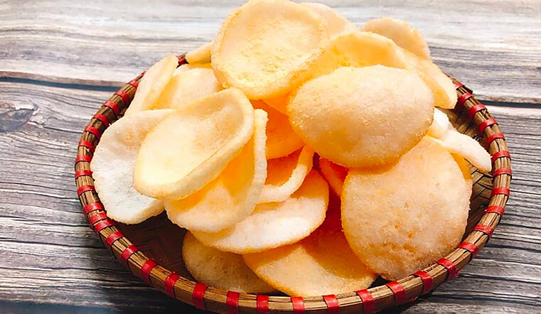 Chiên bánh phồng tôm