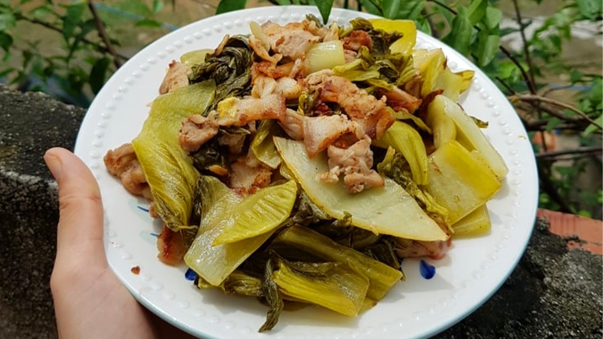 Giới thiệu về món xào cải chua với thịt heo
