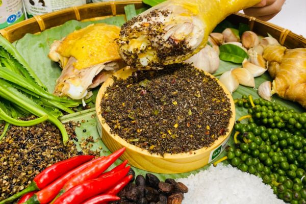 Hạt dổi có có vai trò quan trọng trong món chẩm chéo