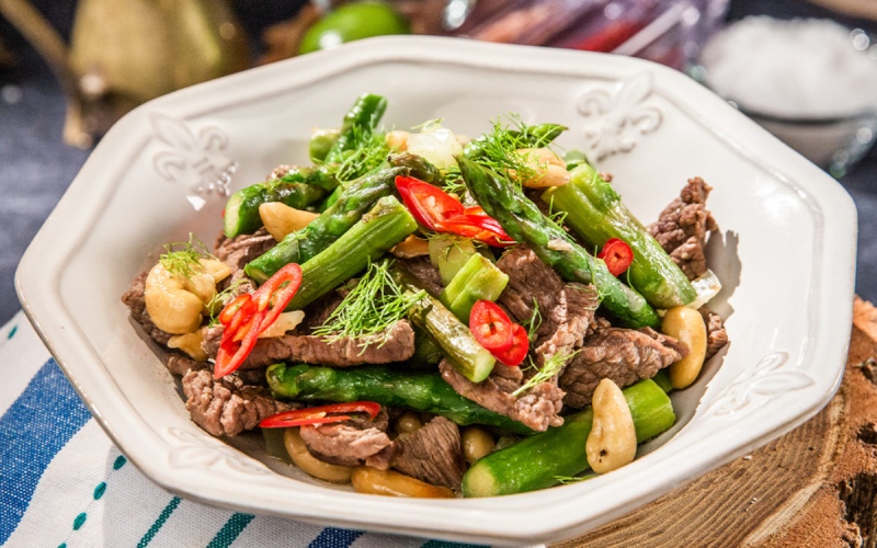 Những lưu ý khi xào măng tây với thịt bò