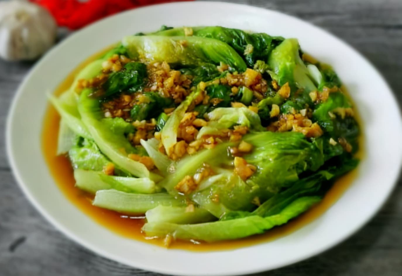 Rau xà lách xào nhanh gọn và ngon miệng